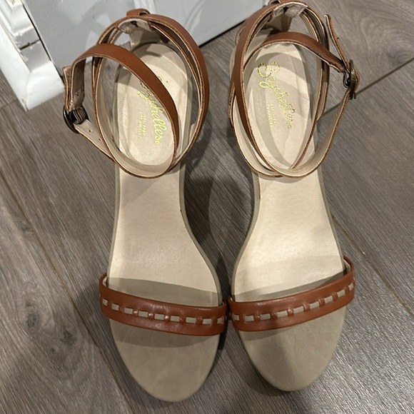 Seychelles Heels - Picture 2 of 7